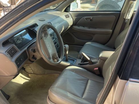 Used 1999 Toyota Camry LE w/ Value Pkg FWD image 4