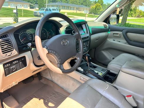 Used 2004 Toyota Land Cruiser AWD/4WD image 5