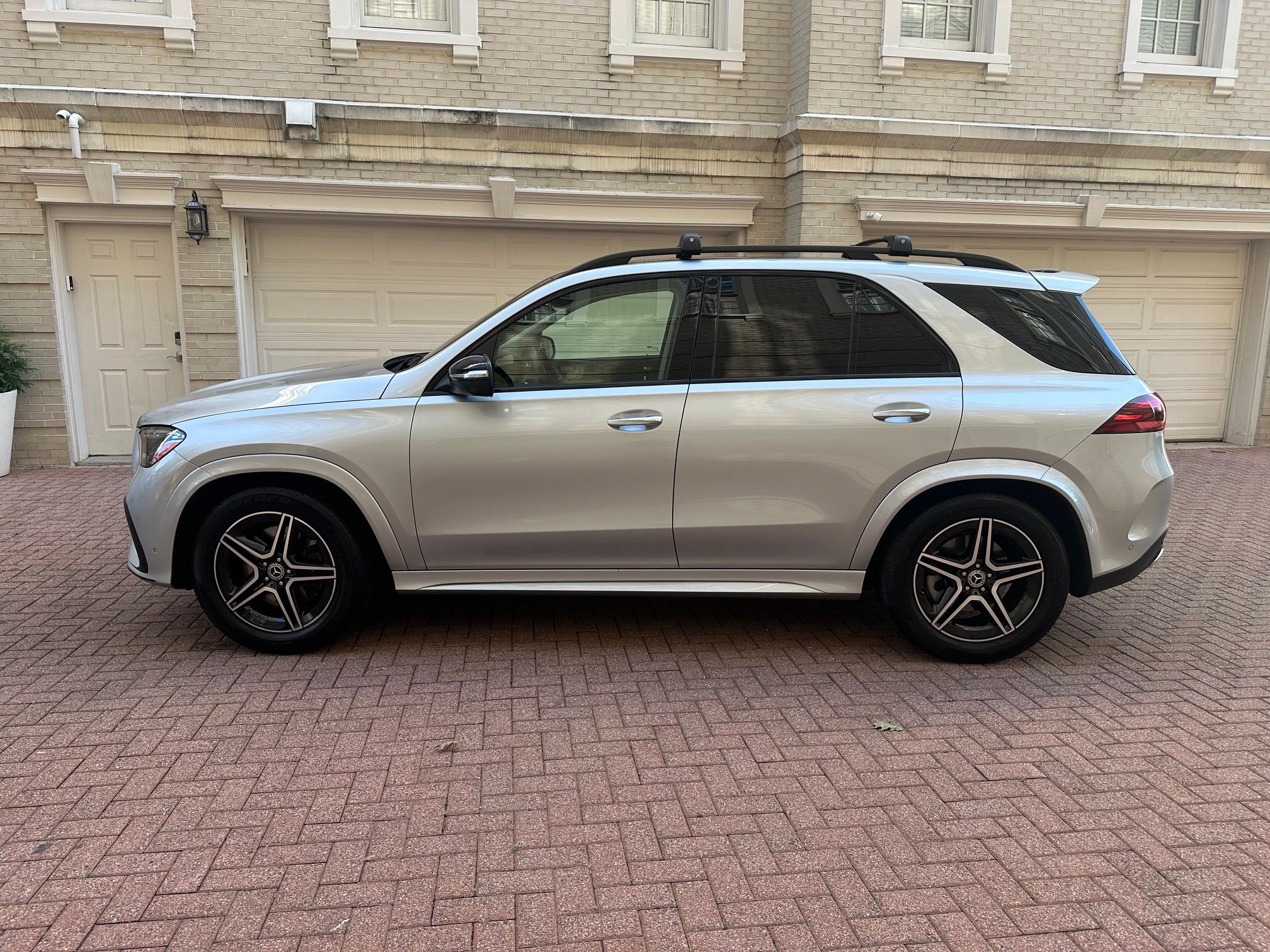 Used 2025 Mercedes-Benz GLE 350 4MATIC image 4