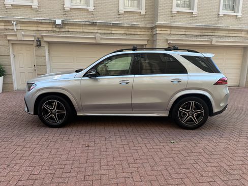 Used 2025 Mercedes-Benz GLE 350 4MATIC image 4