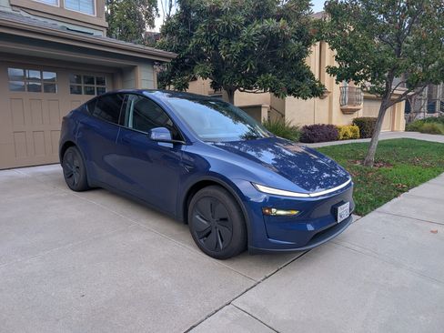 Used 2026 Tesla Model Y Long Range image 2