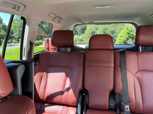 Used 2018 Lexus LX 570 4WD w/ Luxury Package image 10