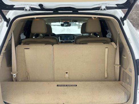 Used 2019 Toyota Highlander XLE image 11