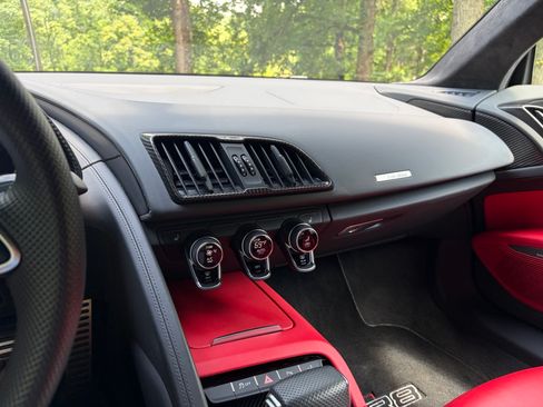 Used 2018 Audi R8 V10 RWD image 15