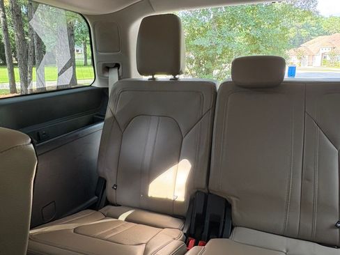 Used 2024 Ford Expedition Limited RWD image 8