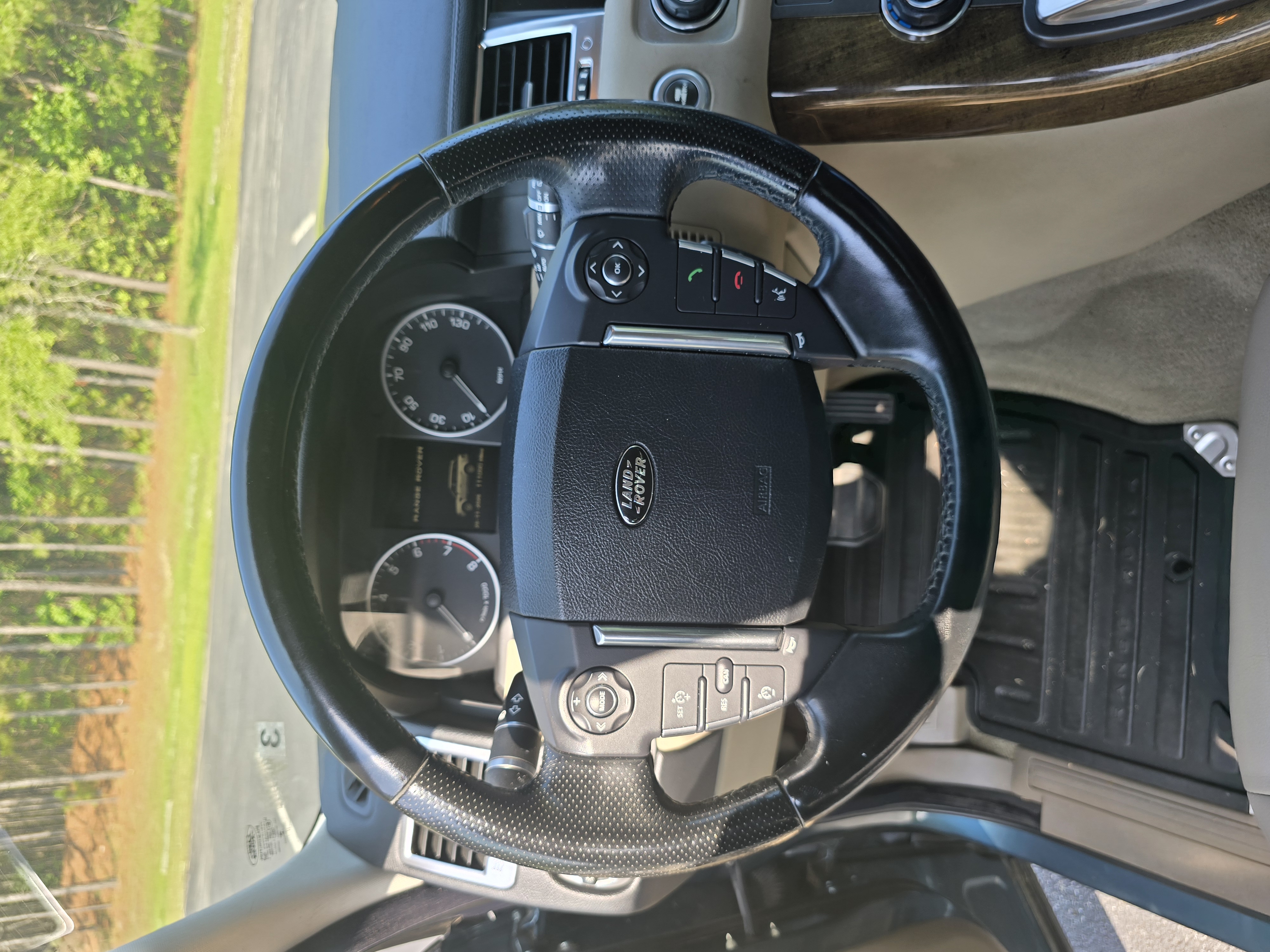 Used 2012 Land Rover Range Rover Sport HSE AWD/4WD image 17