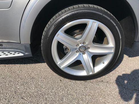 Used 2011 Mercedes-Benz GL 550 4MATIC image 30