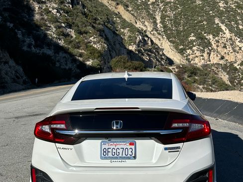 Used 2018 Honda Clarity Touring image 5