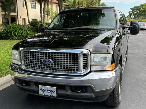 Used 2002 Ford Excursion XLT AWD/4WD image 4