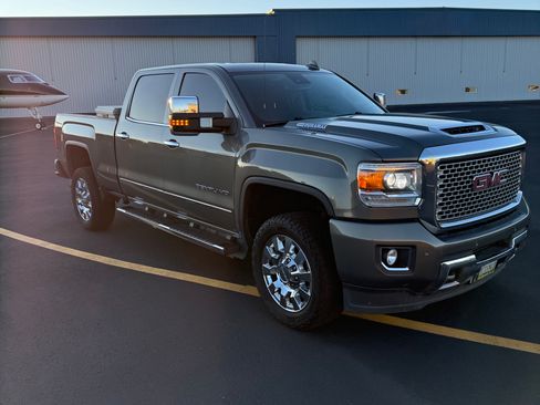 Used 2017 GMC Sierra 2500 Denali w/ Duramax Plus Package image 1