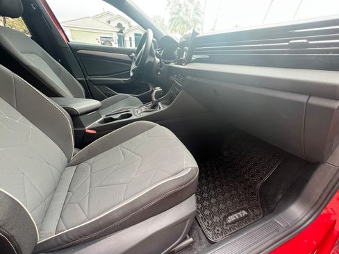 Used 2025 Volkswagen Jetta Sport image 14