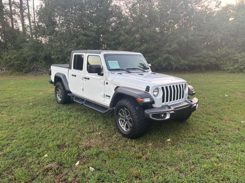 Used 2023 Jeep Gladiator Sport AWD/4WD image 10
