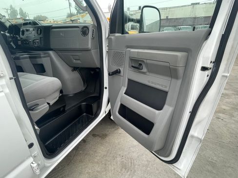 Used 2010 Ford E-250 and Econoline 250 image 6