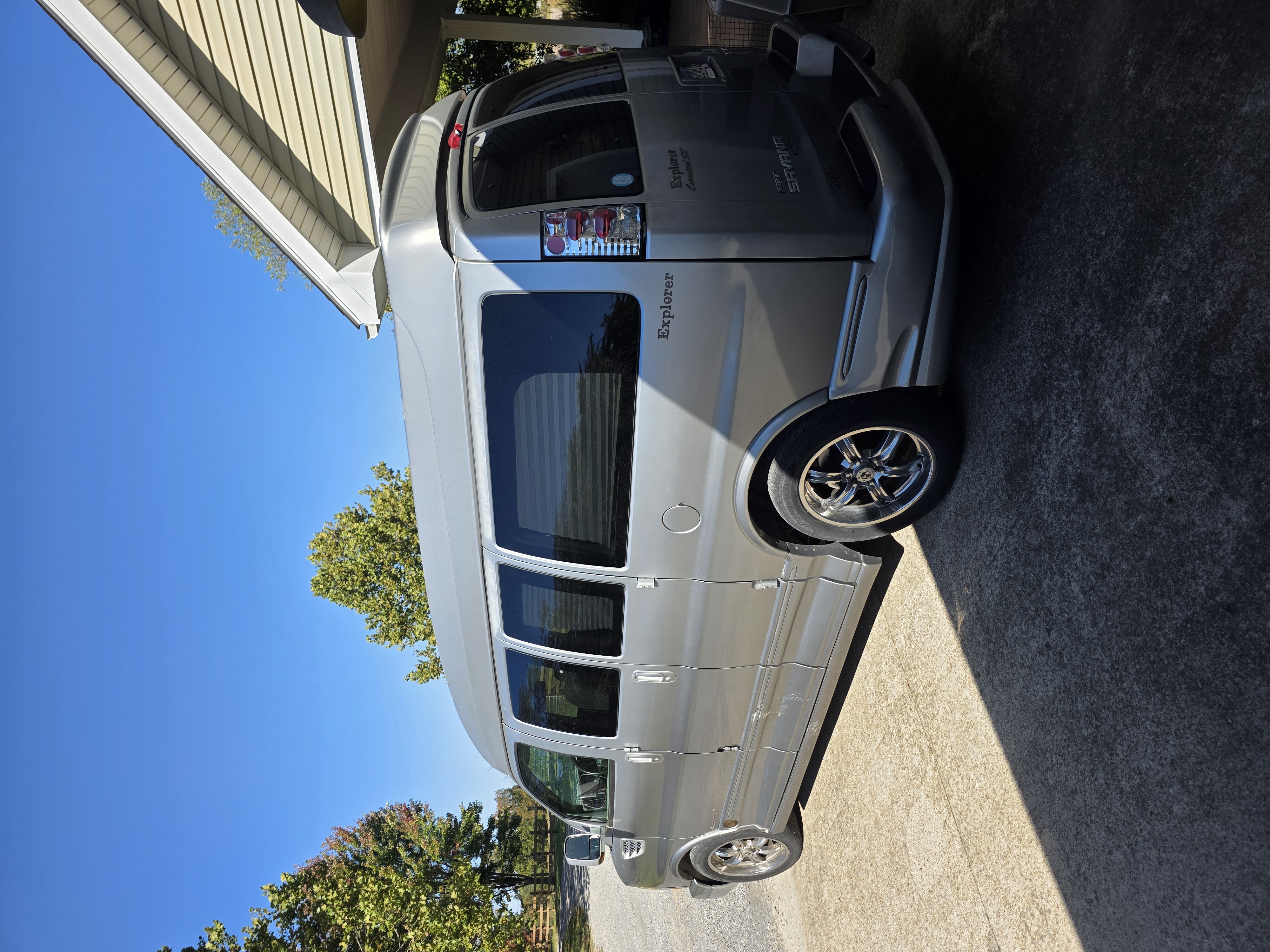 Used 2010 GMC Savana 1500 w/ Preferred Equipment Group RWD image 4