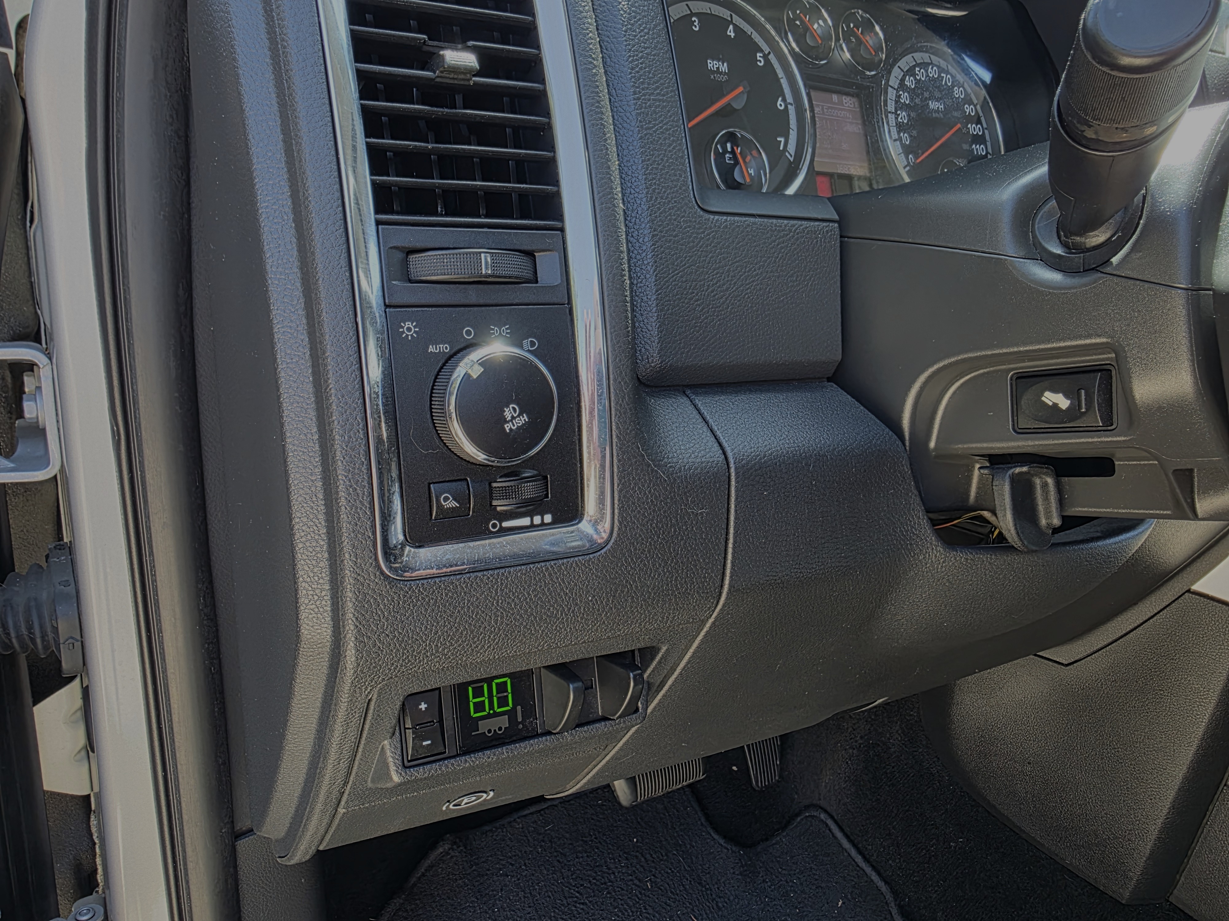 Used 2011 RAM 1500 Laramie RWD image 11