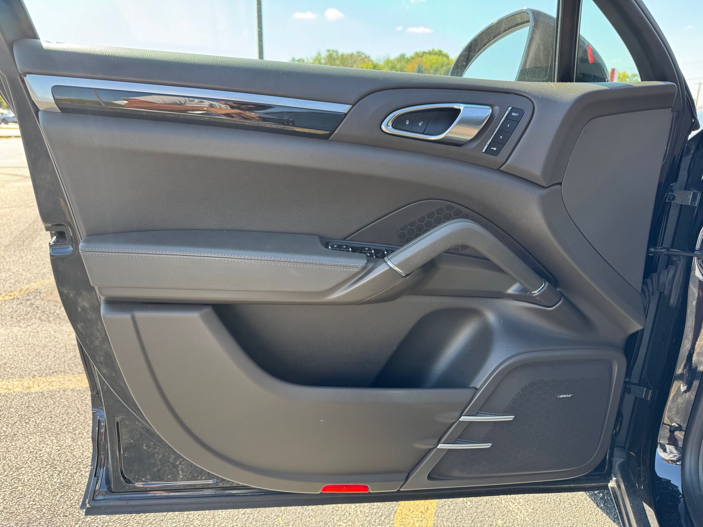 Used 2017 Porsche Cayenne S AWD/4WD image 12