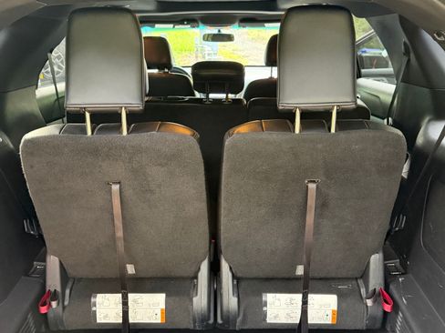 Used 2017 Ford Explorer XLT w/ Equipment Group 202A FWD image 6