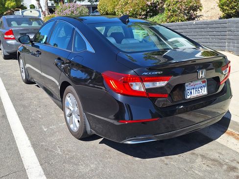 Used 2018 Honda Accord LX image 5