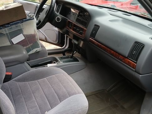 Used 1997 Jeep Grand Cherokee Laredo image 4