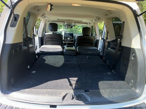 Used 2021 Nissan Armada SL w/ Captain's Chairs Package AWD/4WD image 9