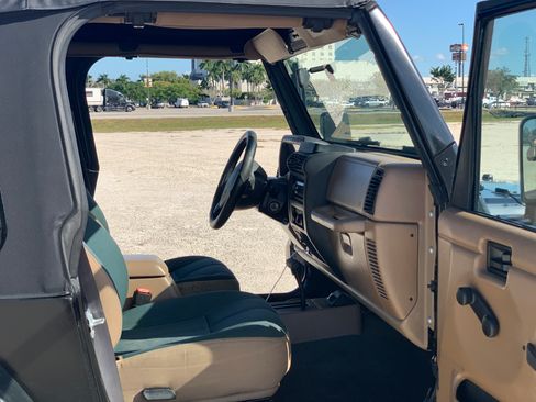 Used 1999 Jeep Wrangler Sahara AWD/4WD image 9
