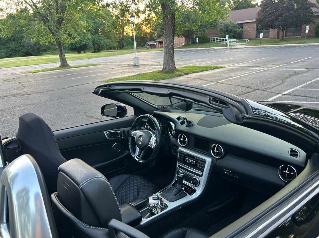 Used 2012 Mercedes-Benz SLK 250 image 4
