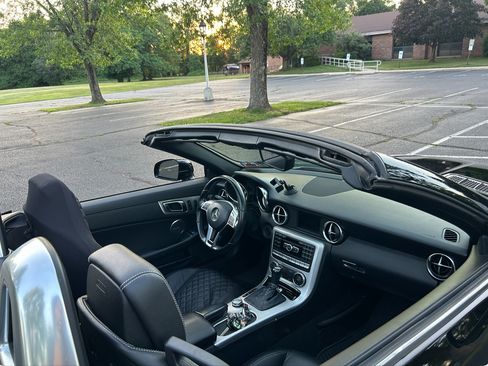 Used 2012 Mercedes-Benz SLK 250 image 4