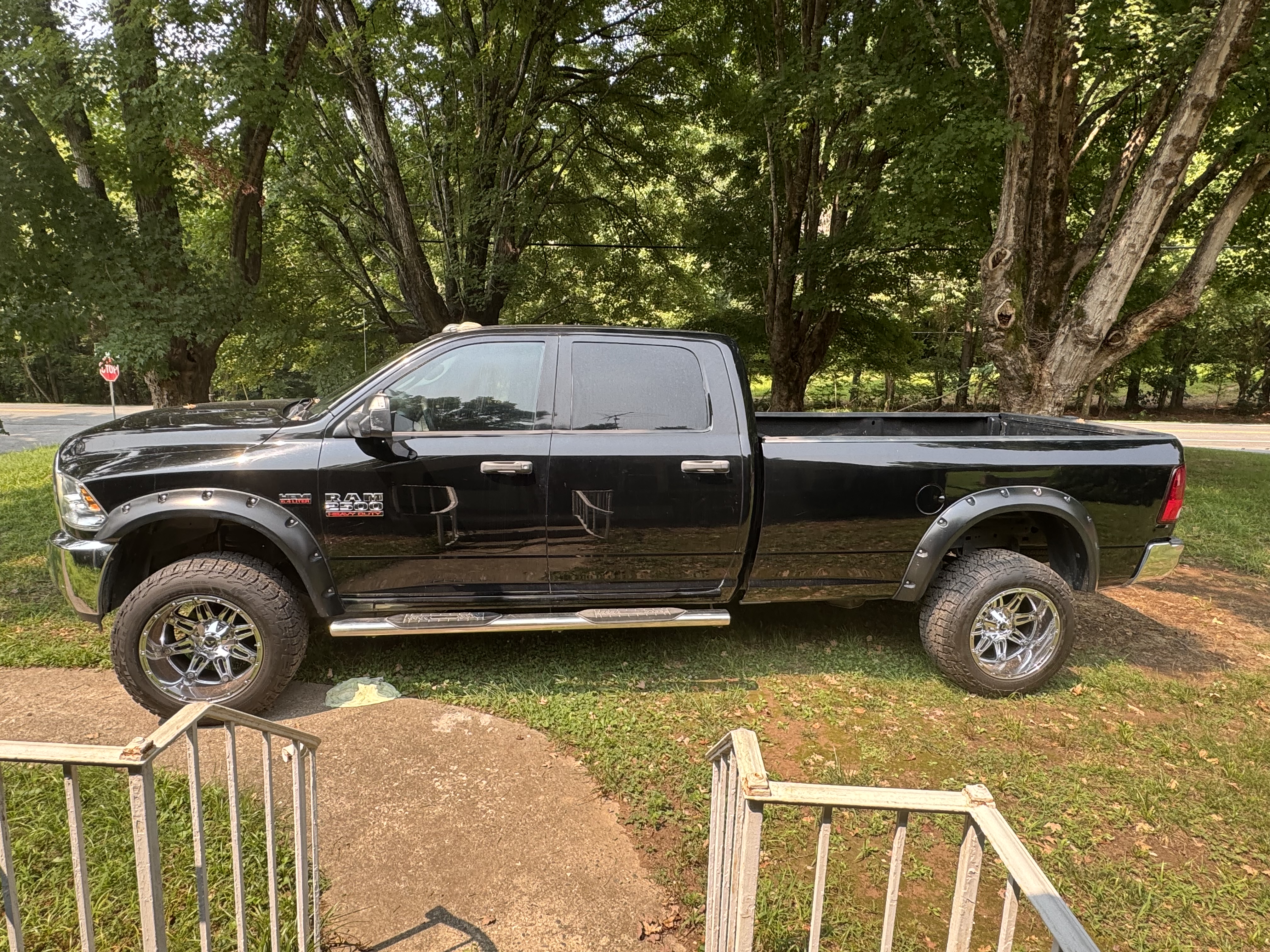 Used 2015 RAM 2500 Tradesman w/ Chrome Appearance Group AWD/4WD image 8