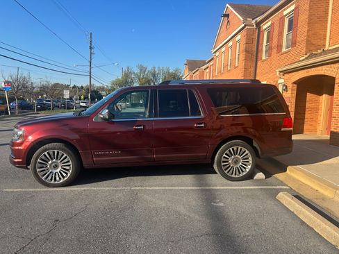 Used 2015 Lincoln Navigator L 4WD image 1
