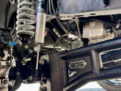 Used 2024 Ford F250 Lariat w/ Black Appearance Package image 12