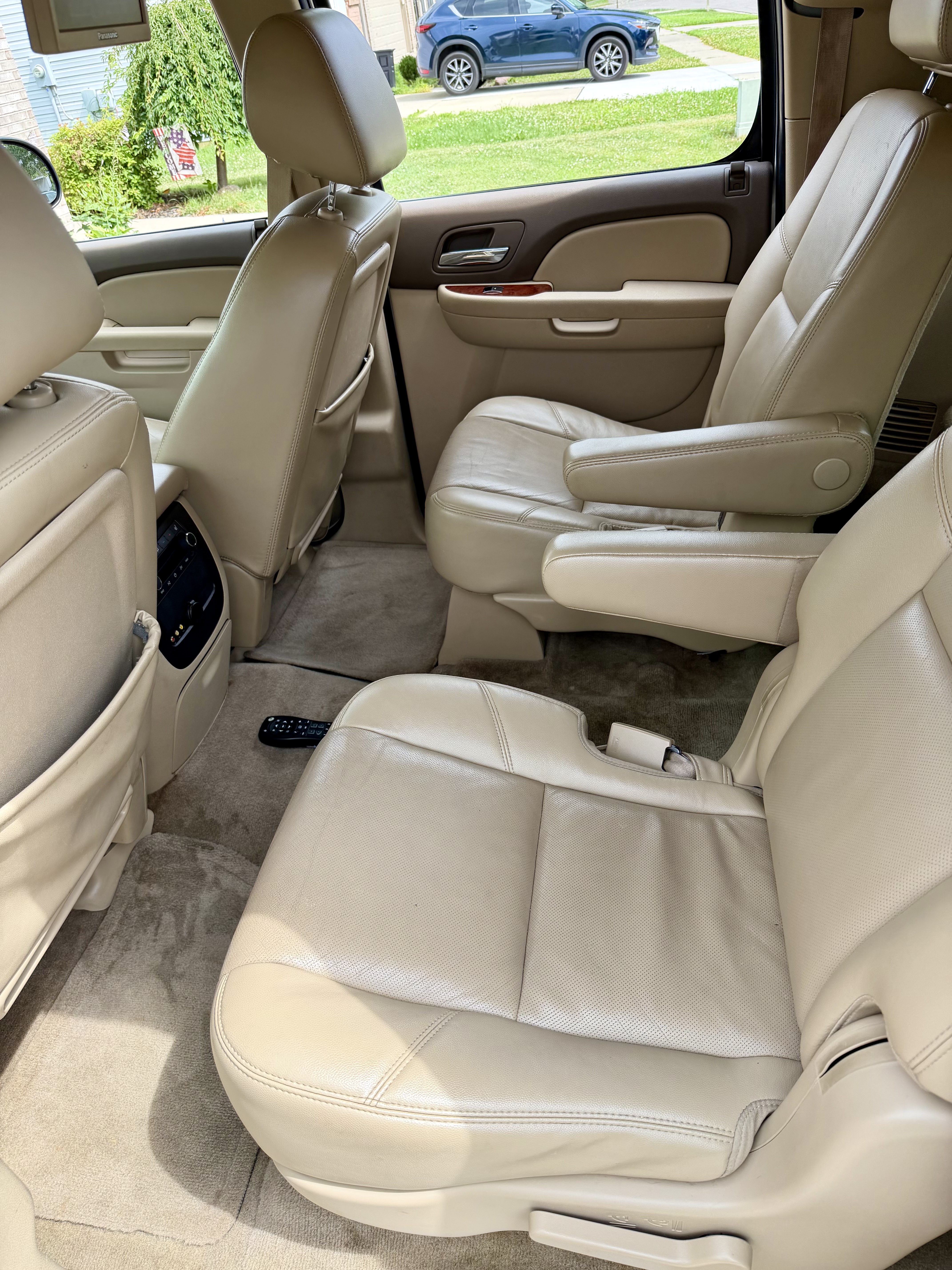 Used 2010 Chevrolet Suburban LTZ AWD/4WD image 10