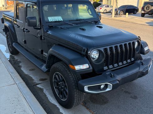 Used 2023 Jeep Gladiator Overland image 1