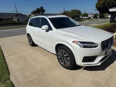 Used 2022 Volvo XC90 T5 Momentum w/ Advanced Package