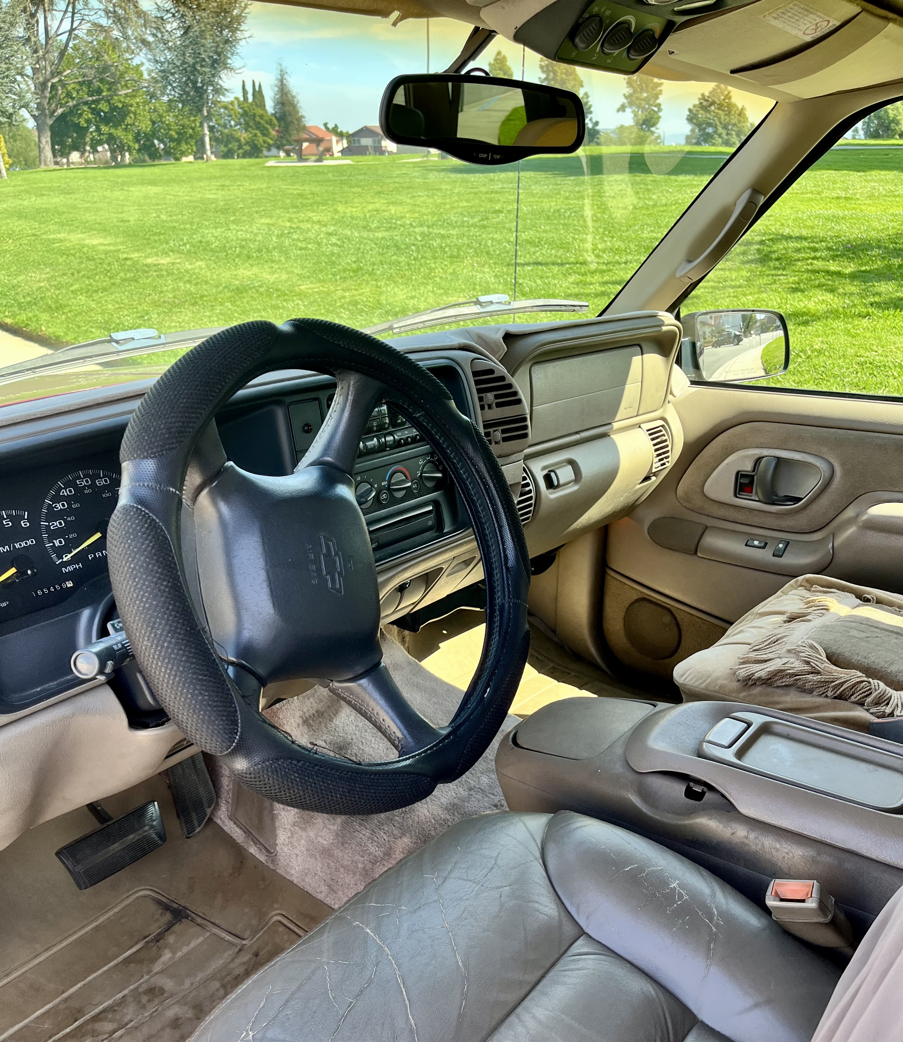 Used 1998 Chevrolet Suburban 2WD w/ Preferred Equipment Group 3 image 11