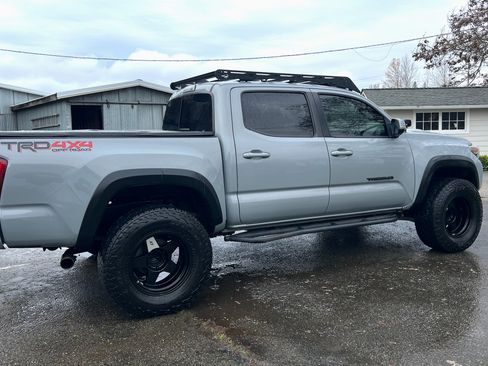 Used 2019 Toyota Tacoma TRD Off-Road w/ Technology Package image 6