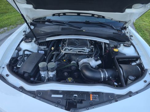 Used 2014 Chevrolet Camaro SS w/ SS Performance Package image 19