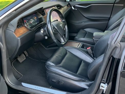 Used 2020 Tesla Model S Long Range Plus image 9