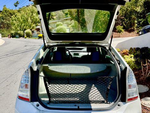 Used 2011 Toyota Prius Four w/ Navigation Pkg FWD image 11