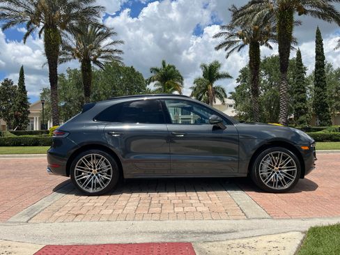 Used 2020 Porsche Macan Turbo image 8