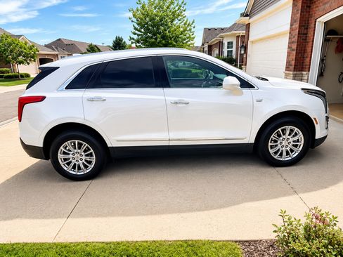 Used 2019 Cadillac XT5 AWD image 2