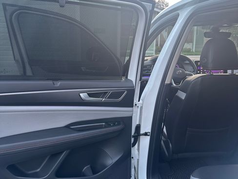 Used 2024 Volkswagen Atlas Peak Edition SEL image 4