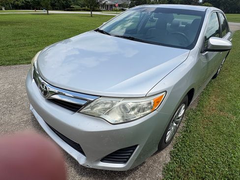Used 2012 Toyota Camry LE FWD image 5