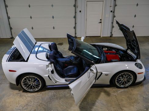 Used 2013 Chevrolet Corvette 427 w/ 1SC Preferred Equipment Group image 21