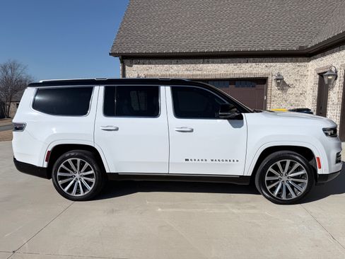 Used 2023 Jeep Grand Wagoneer 4WD w/ Convenience Group III image 1