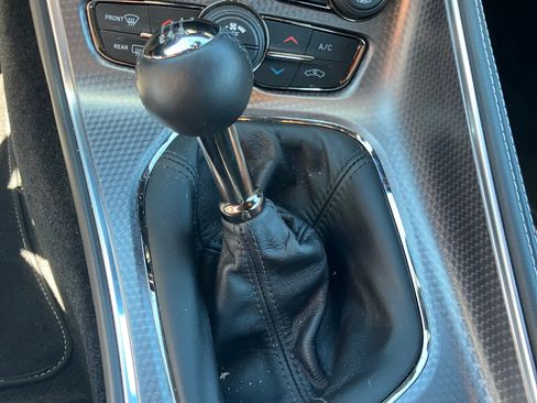 Used 2015 Dodge Challenger SRT Hellcat RWD image 14