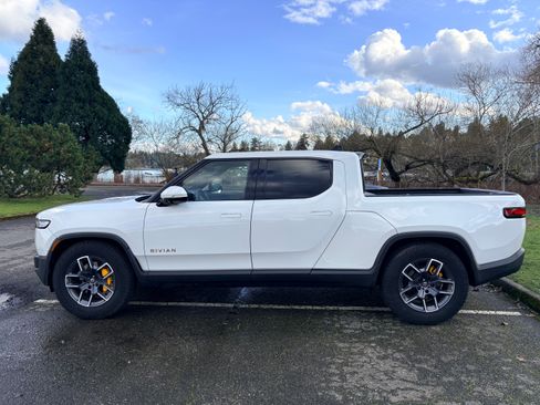 Used 2022 Rivian R1T Adventure image 6