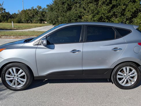 Used 2011 Hyundai Tucson Limited w/ Premium Pkg 3 image 4