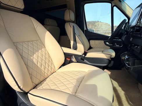 Used 2021 Mercedes-Benz Sprinter 3500 image 8