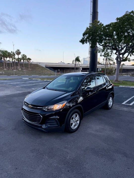 Used 2019 Chevrolet Trax LS w/ Tint and Cruise Package AWD/4WD image 2