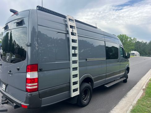 Used 2018 Mercedes-Benz Sprinter 3500 image 4